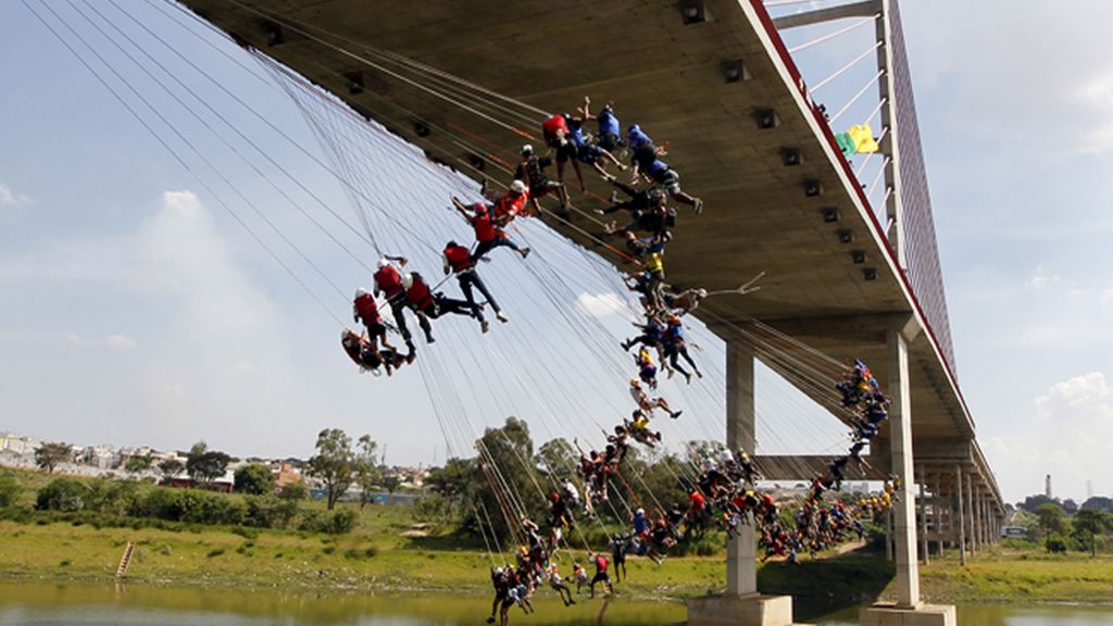 Deportes de riesgo al aire libre: El puenting colectivo de Hortolandia (Brasil)