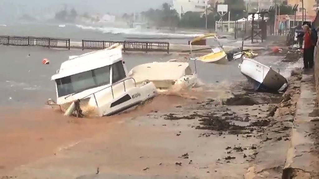 Barcos destruídos en la costa de Ibiza