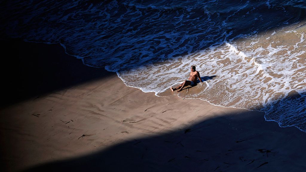 Luz, agua y colores para despedir al sol