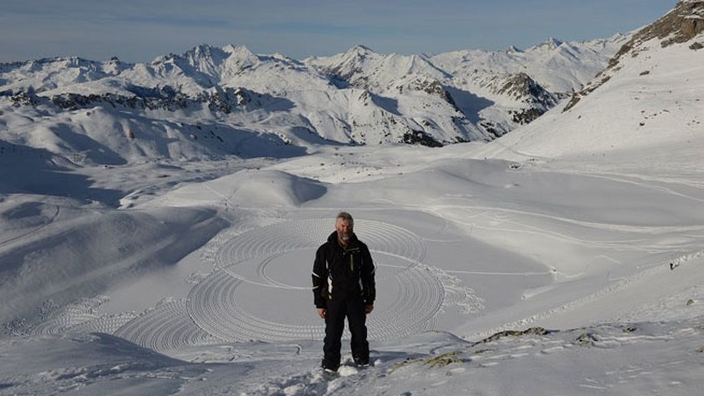 La nieve es el material de sus obras de arte