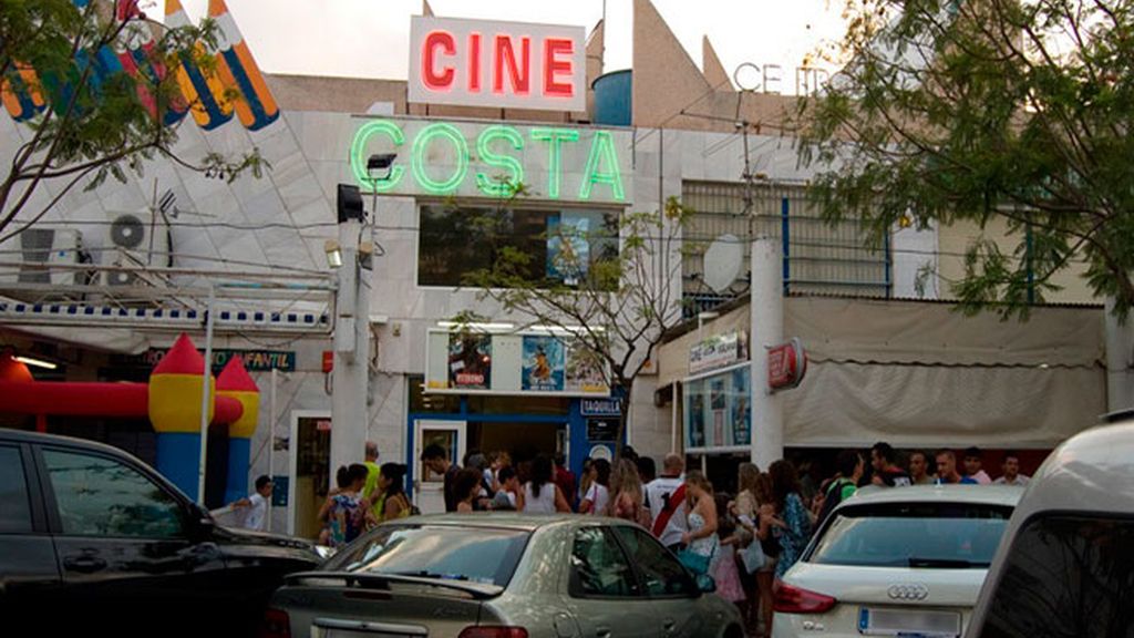 Cines Costa, un clásico de la noche alicantina