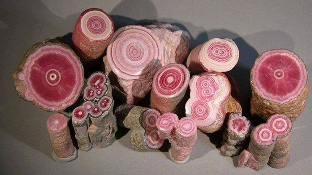 Chucherías y regalices con pica-pica o stalactitas de Rodocrosita