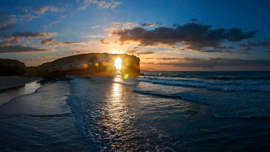 El paraíso de los amantes de la fotografía, la Playa de las Catedrales en Ribadeo (Lugo)