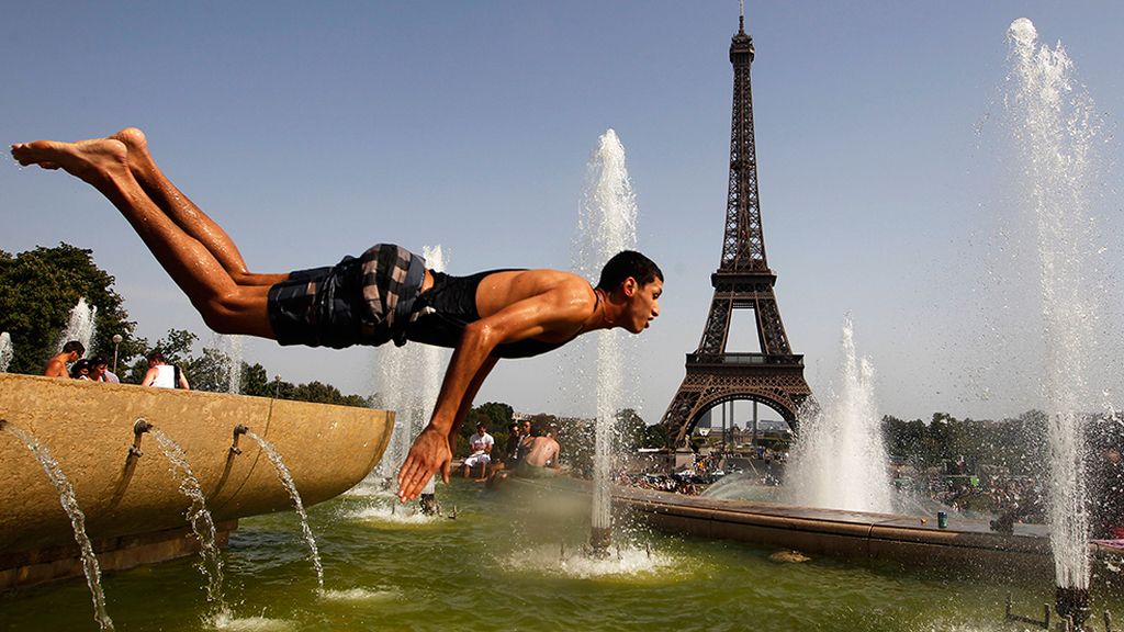 Luz, agua y colores para despedir al sol