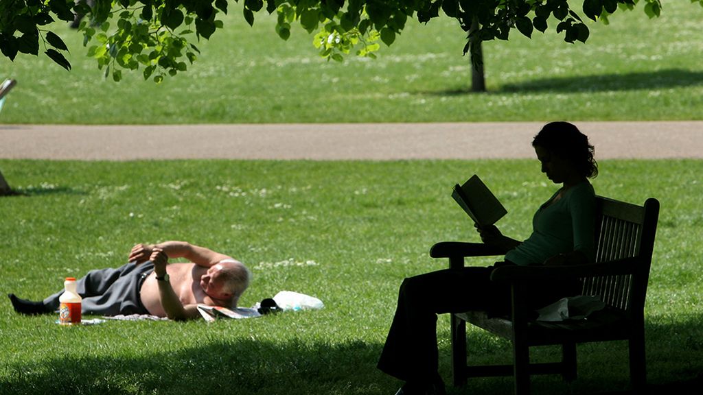 Luz, agua y colores para despedir al sol