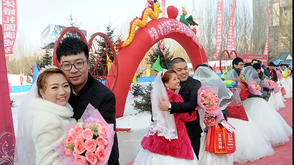 Un total de 18 parejas se dieron el sí quiero en la inauguración del Festival