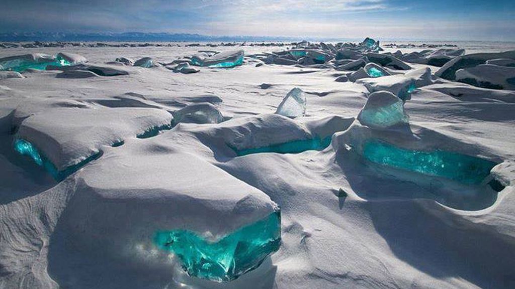 Unos increíbles caramelos de menta o el hielo turquesa del lago Baikal, en Rusia