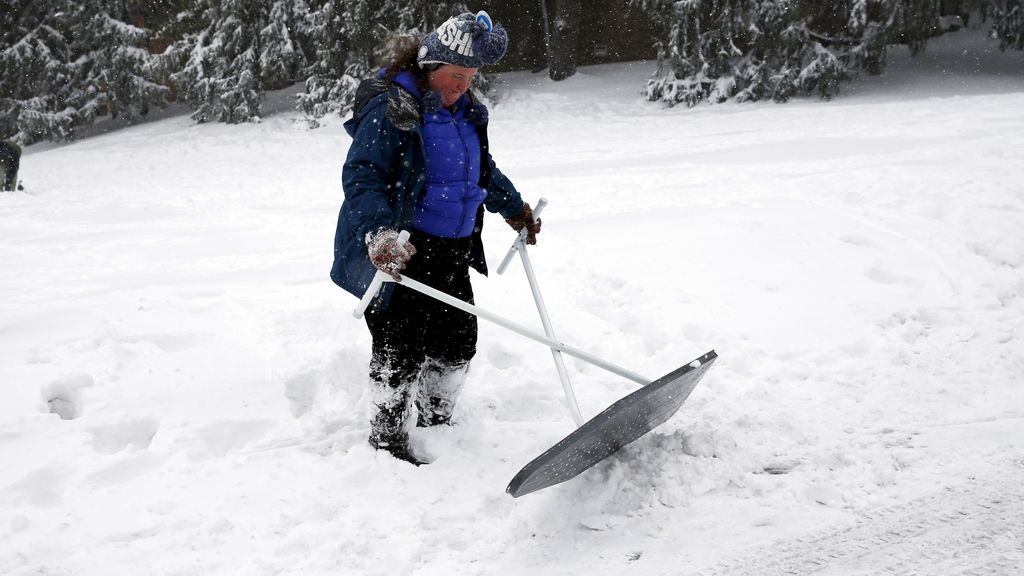 La moda del #SnowChallenge: nadar en la nieve