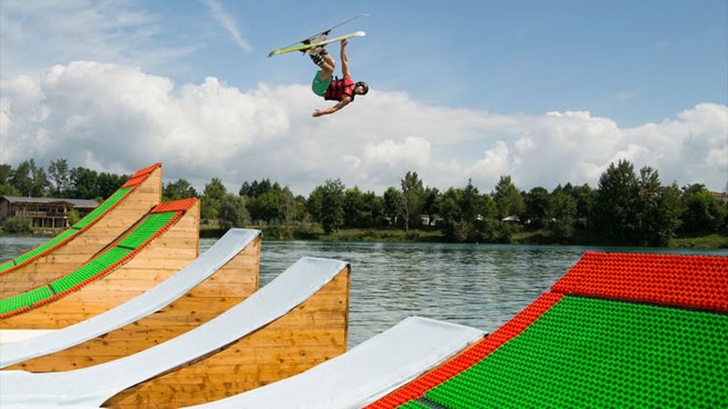 Snowboard, competición de saltos, trineos sui generis...