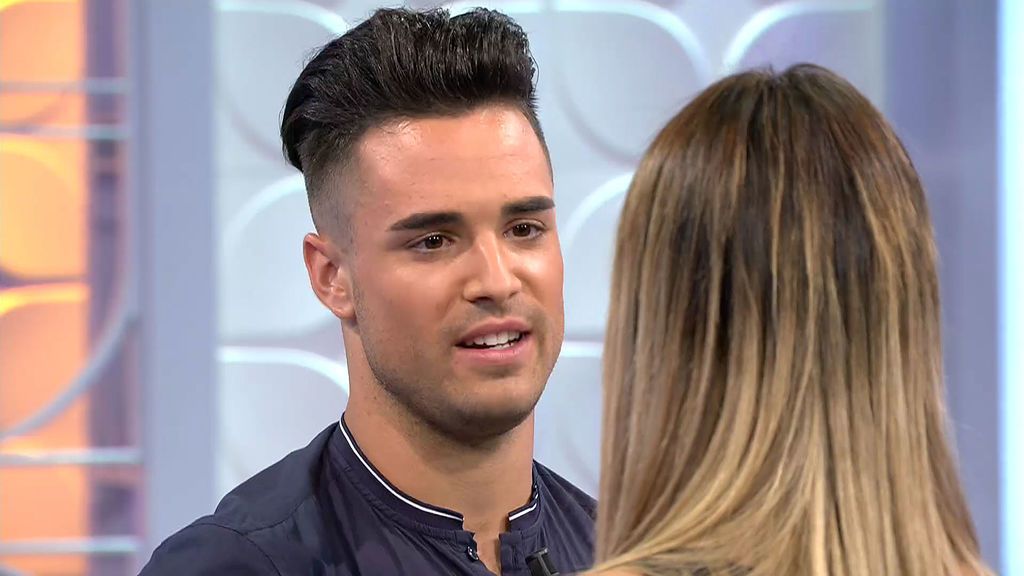 Dani, un chico maduro con ganas de conquistar a Melani Dani, un chico maduro con ganas de conquistar a Melani