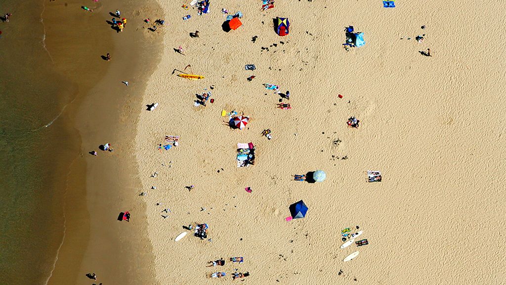Luz, agua y colores para despedir al sol