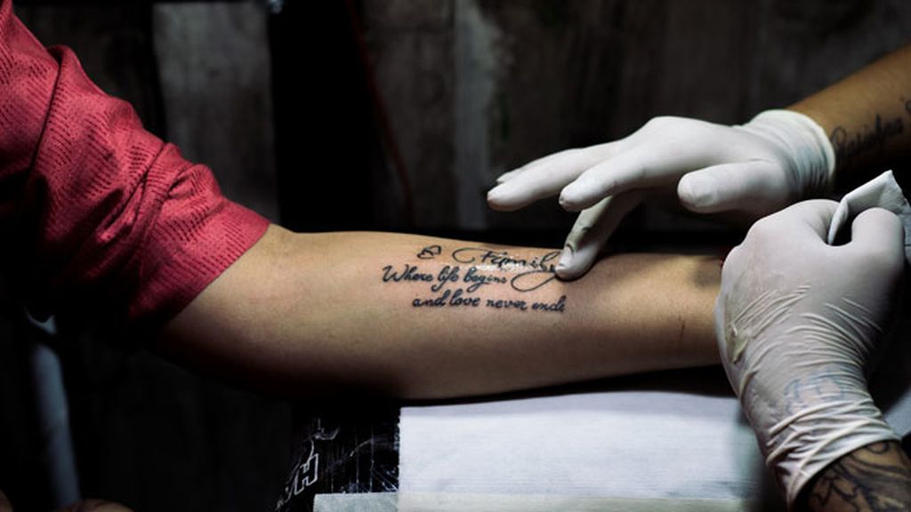 Discos, tatuajes o árboles: 8 cosas 'eco' para hacer con tus cenizas después de morir