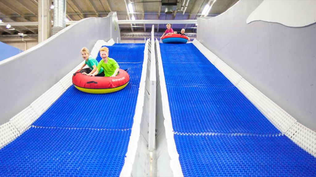 Snowboard, competición de saltos, trineos sui generis...