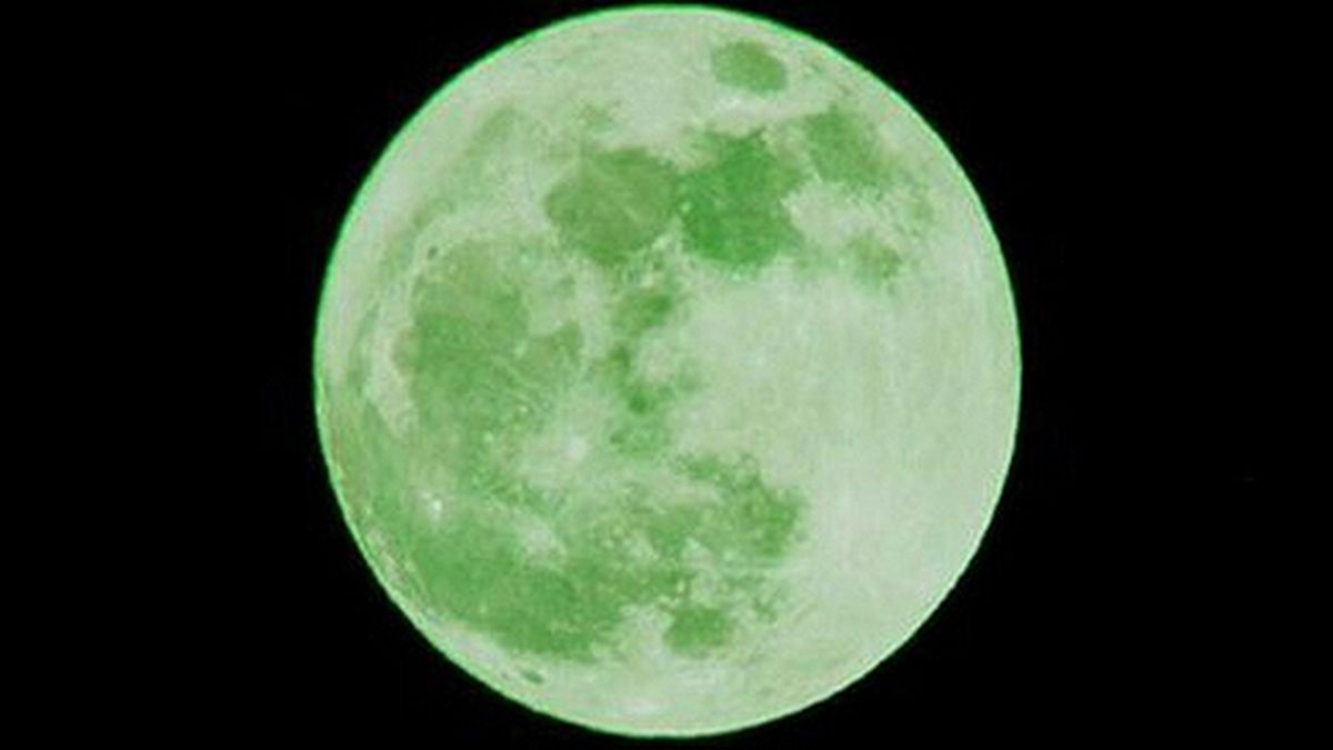 Luna verde sola