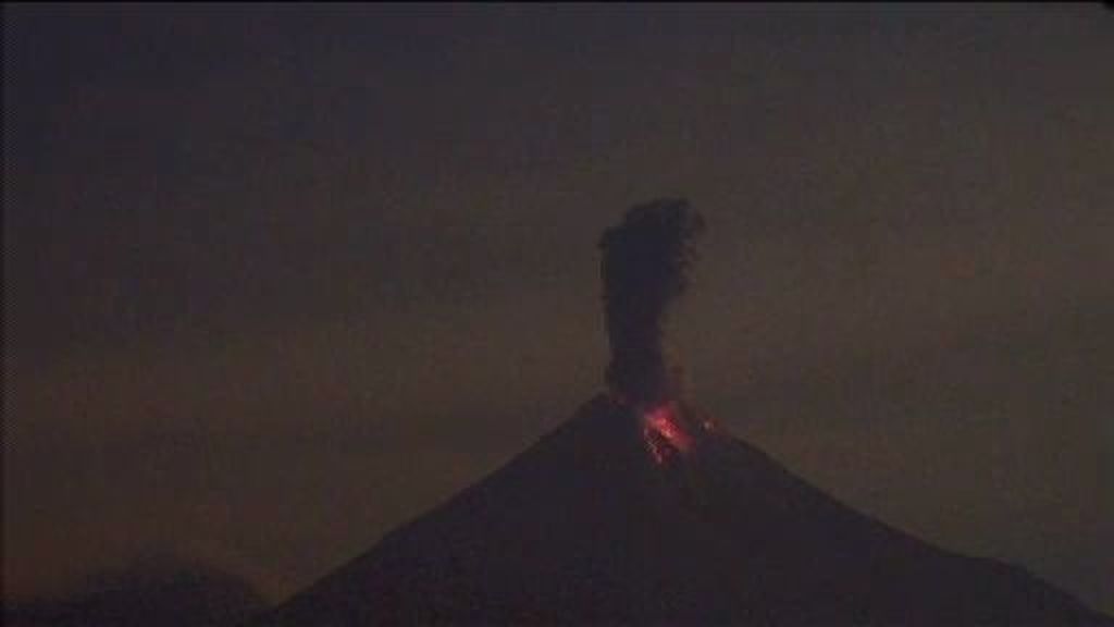 El volcán mexicano de Colima, en erupción
