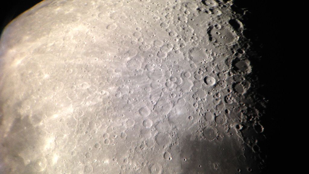 El polo sur de la Luna, lleno de cráteres