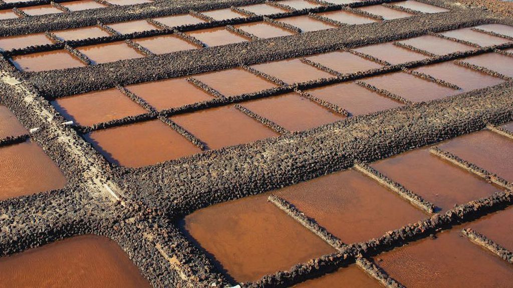 Tabletas de chocolate gigantes o piscinas de sal, 'Las Salinas', en La Palma (Islas Canarias)