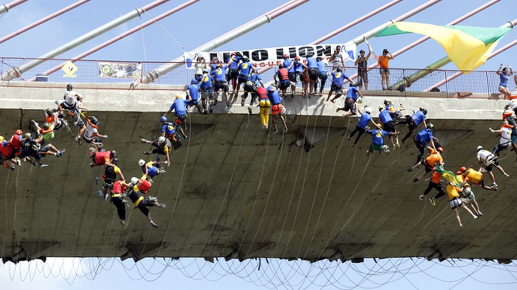 Deportes de riesgo al aire libre: El puenting colectivo de Hortolandia (Brasil)