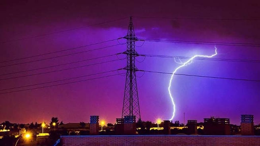 PicPol (@PicPol) en Alcorcón, donde también los rayos se dejaron ver