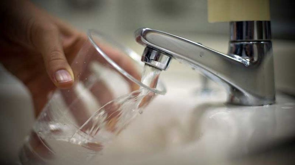agua grifo agua grifo