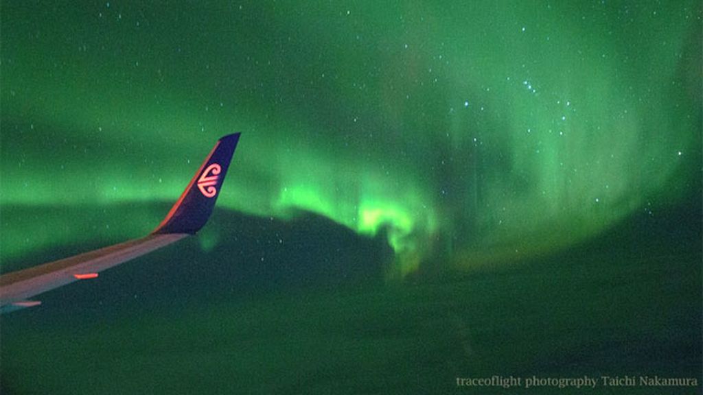 ¿Necesitas un regalo romántico? Echa un ojo a este vuelo entre auroras australes