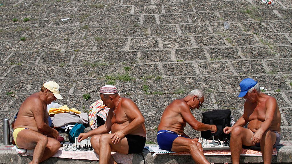 Luz, agua y colores para despedir al sol