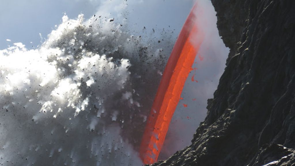 Las impresionantes fotos del volcán Kilauea en acción: del chorro de lava, al Pacífico
