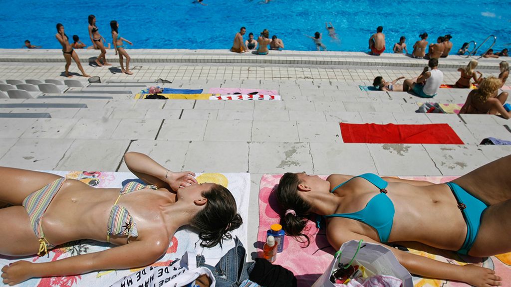 Luz, agua y colores para despedir al sol