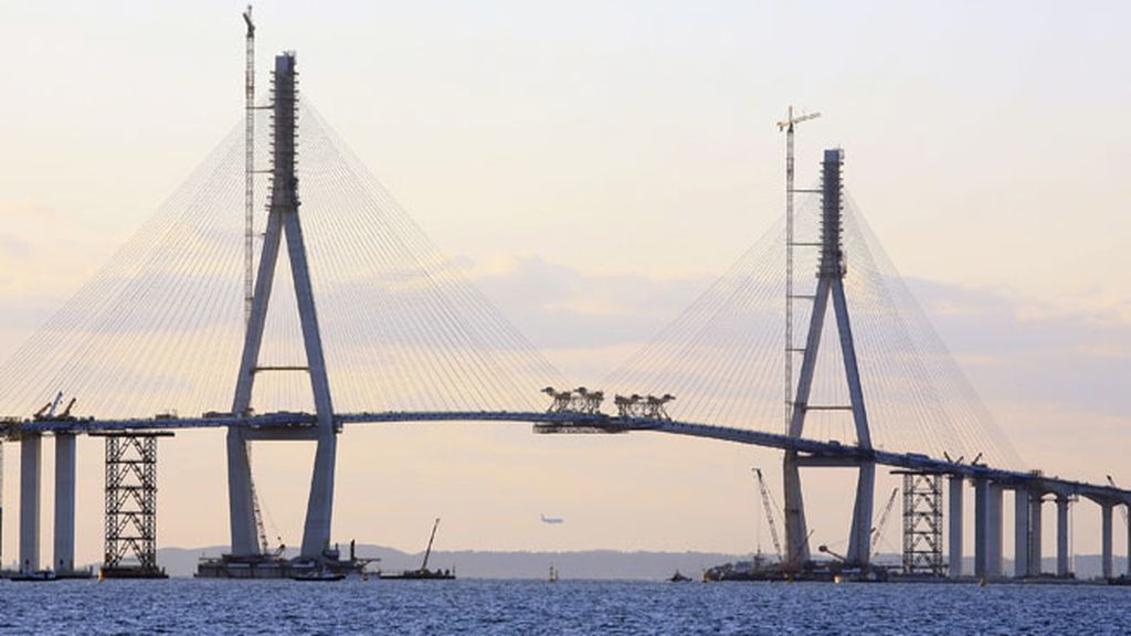 El Puente Incheon abrió al público coreano en 2009 para conectar la Isla Yeongjong e Incheon en Japón a 230 metros de altura