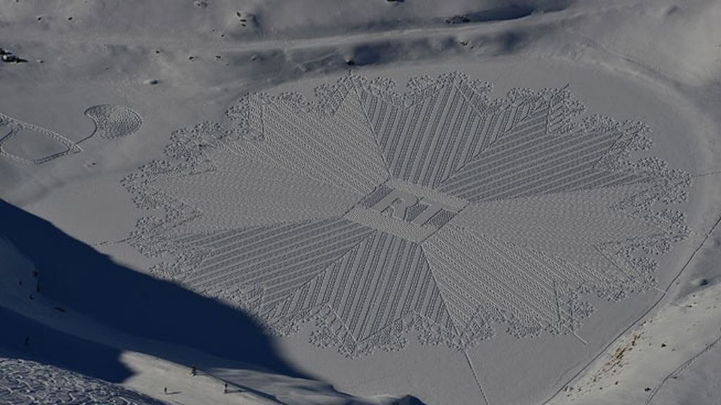 La nieve es el material de sus obras de arte