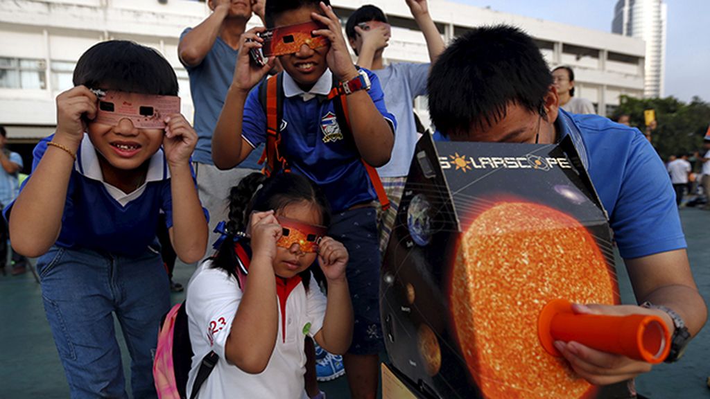 Asia disfruta del único eclipse total del año