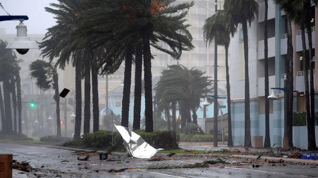 Florida se despide del huracán con inundaciones y 400.000 casas sin luz