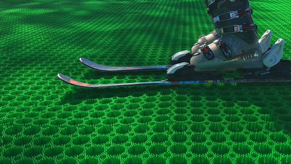 Snowboard, competición de saltos, trineos sui generis...