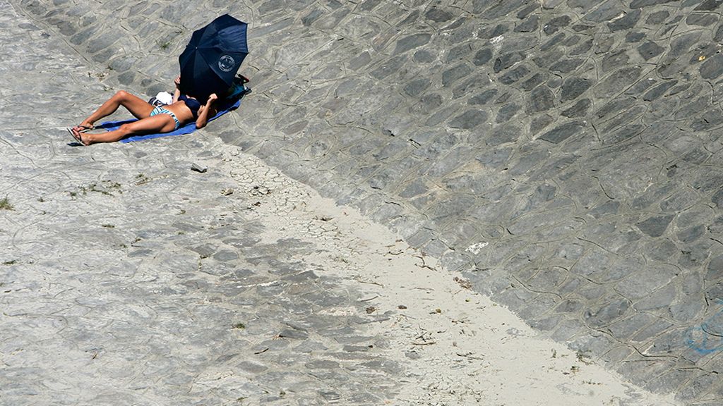Luz, agua y colores para despedir al sol
