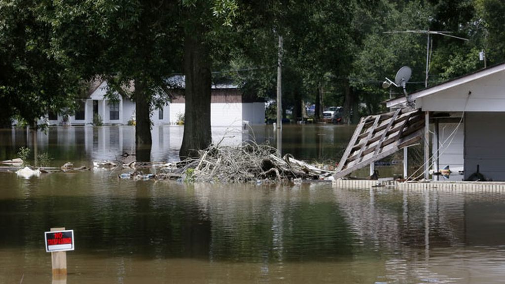 Es la peor catástrofe desde el huracán Katrina, según el gobernador del estado de Louisiana