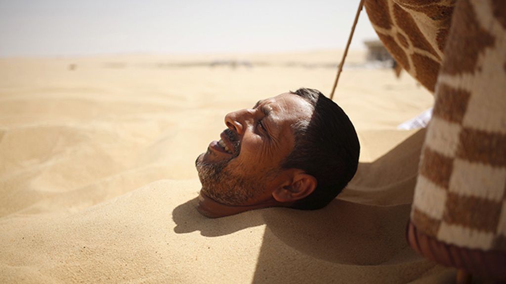 ¿Baños de arena caliente para curar la impotencia? En Egipto lo hacen