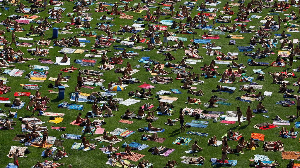 Luz, agua y colores para despedir al sol