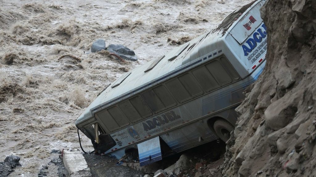 El temporal ha provocado innumerables destrozos en viviendas y calles