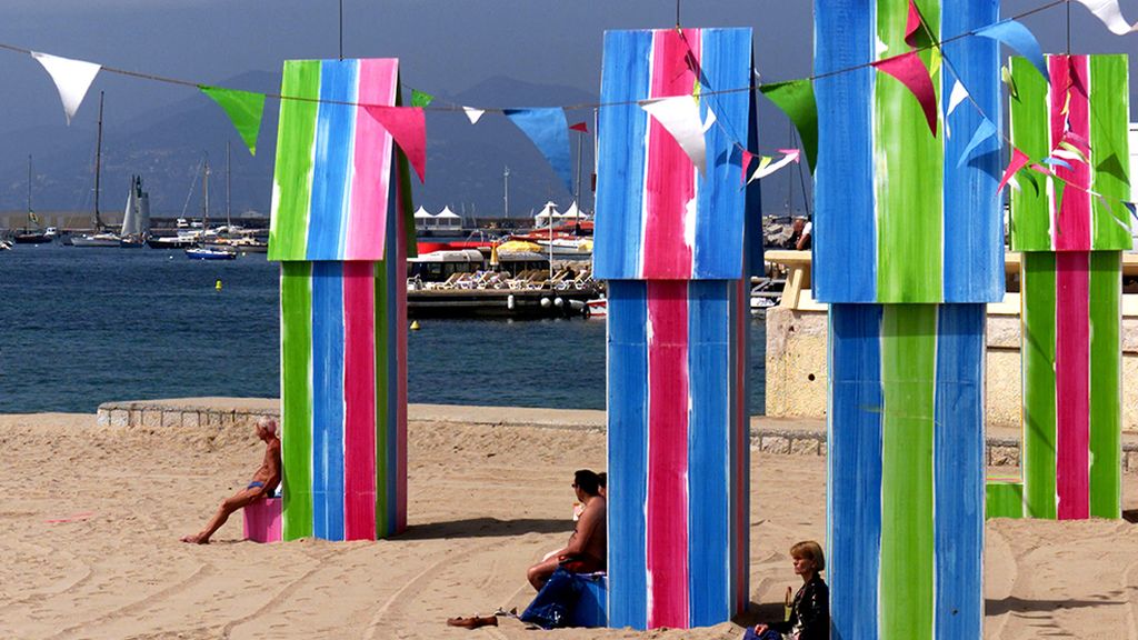 Luz, agua y colores para despedir al sol