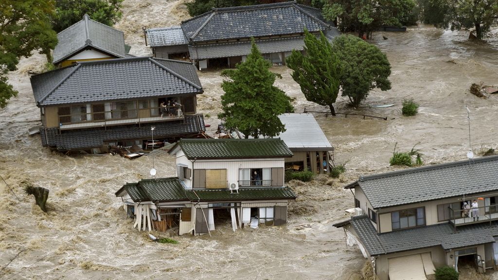 Un tifón se traga la ciudad japonesa de Joso