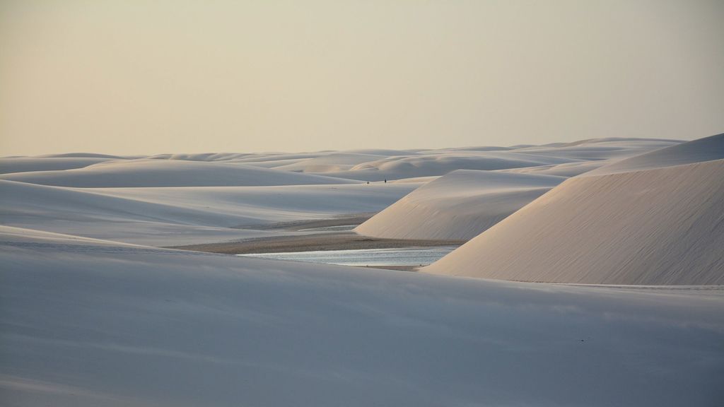 Desierto con agua en los Lençois Maranhenses, Brasil