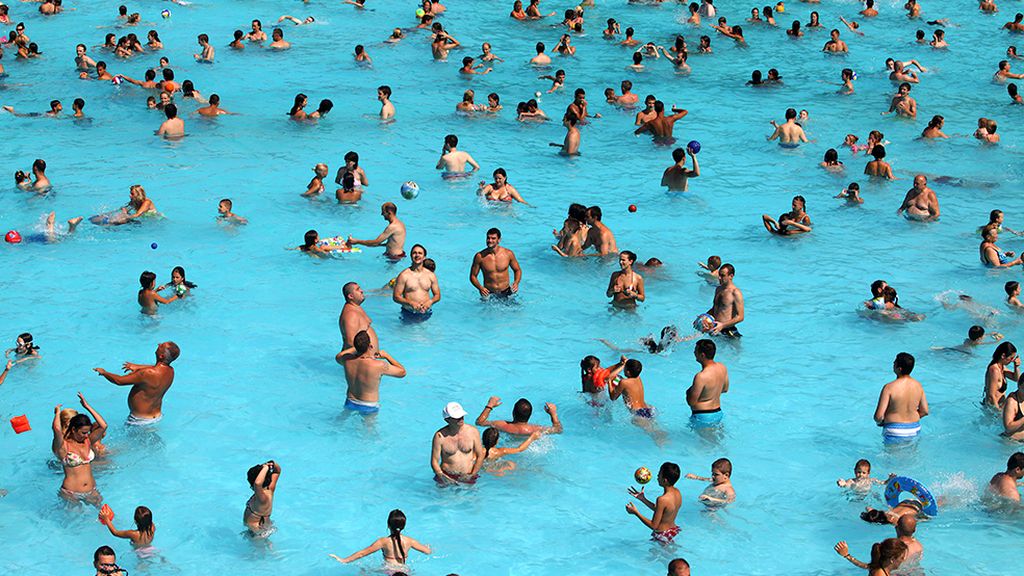 Luz, agua y colores para despedir al sol