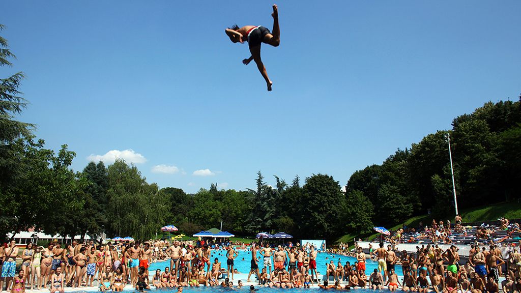 Luz, agua y colores para despedir al sol
