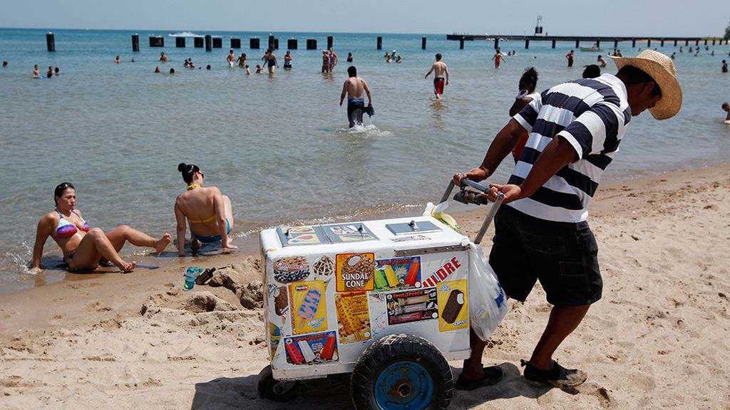 Luz, agua y colores para despedir al sol