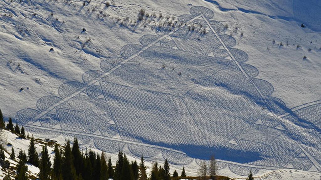 La nieve es el material de sus obras de arte