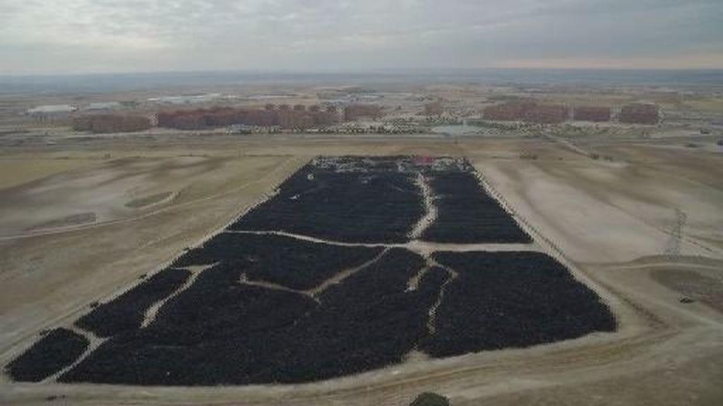 El cementerio de neumáticos de Seseña, visto desde el aire