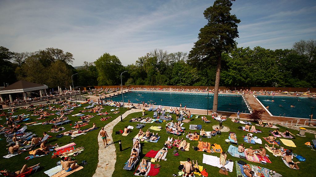 Luz, agua y colores para despedir al sol