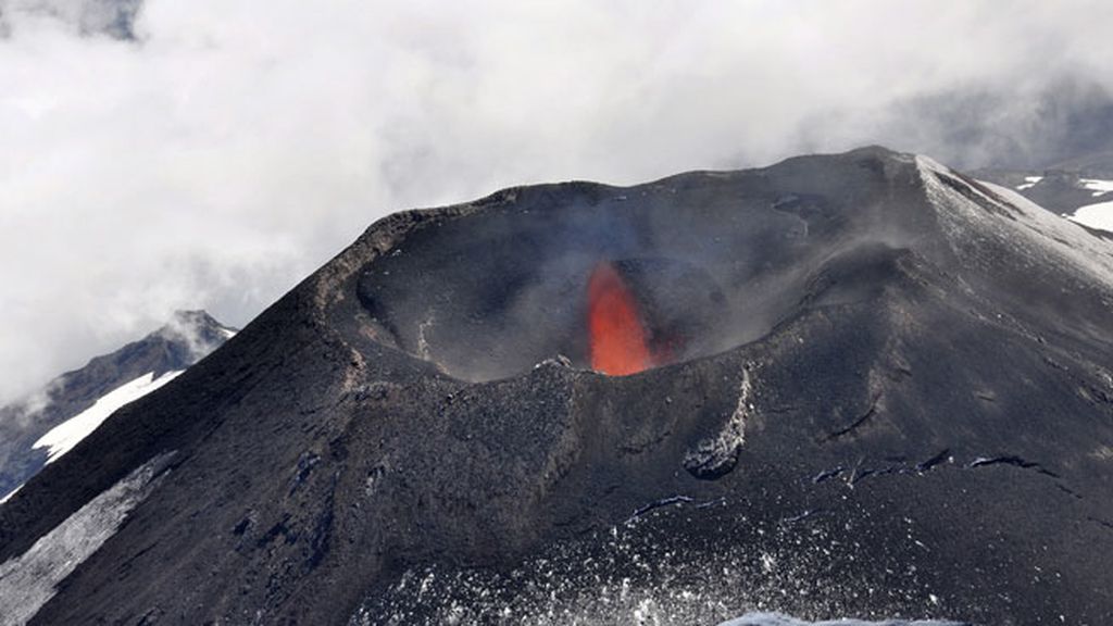 Las fotos más impactantes del Villarrica, el volcán cuyo magma nunca cesa