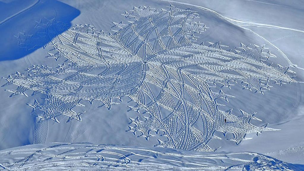 La nieve es el material de sus obras de arte