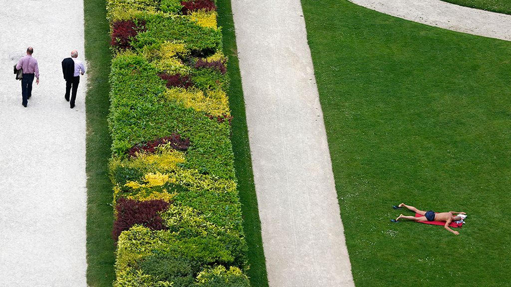 Luz, agua y colores para despedir al sol